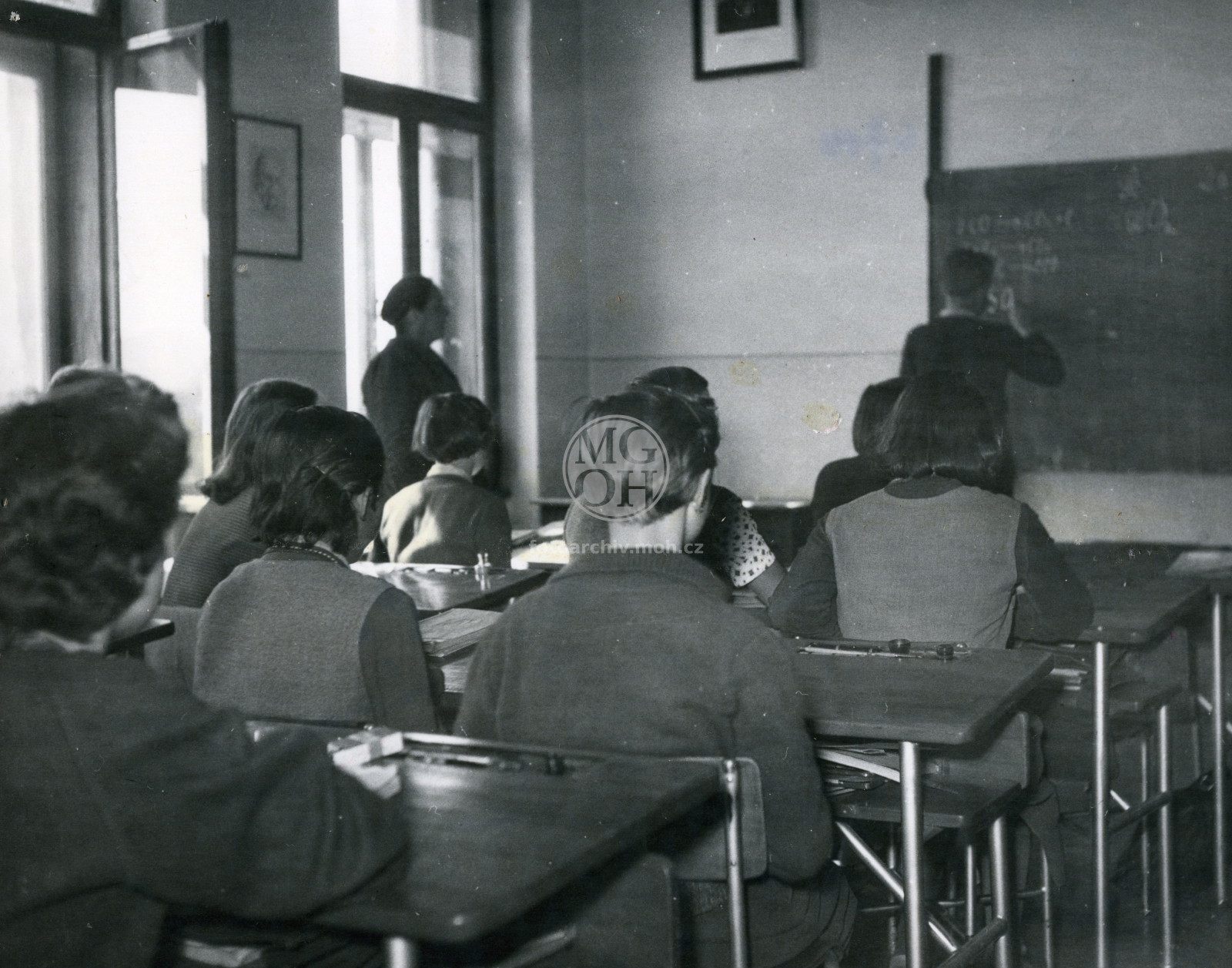 Fotografie - Ve třídě
Osoba: Němcová, učitelka