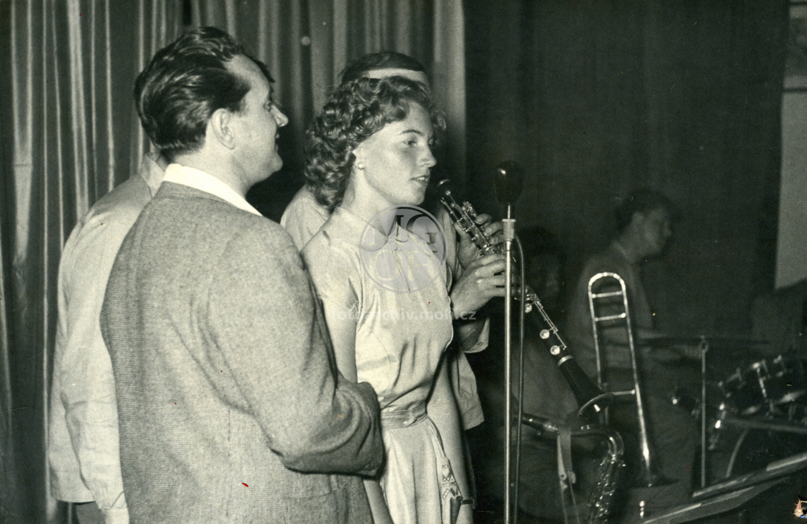 Fotografie - Hudební kroužek
Osoba: Kotlář J. a Kubíčková J.