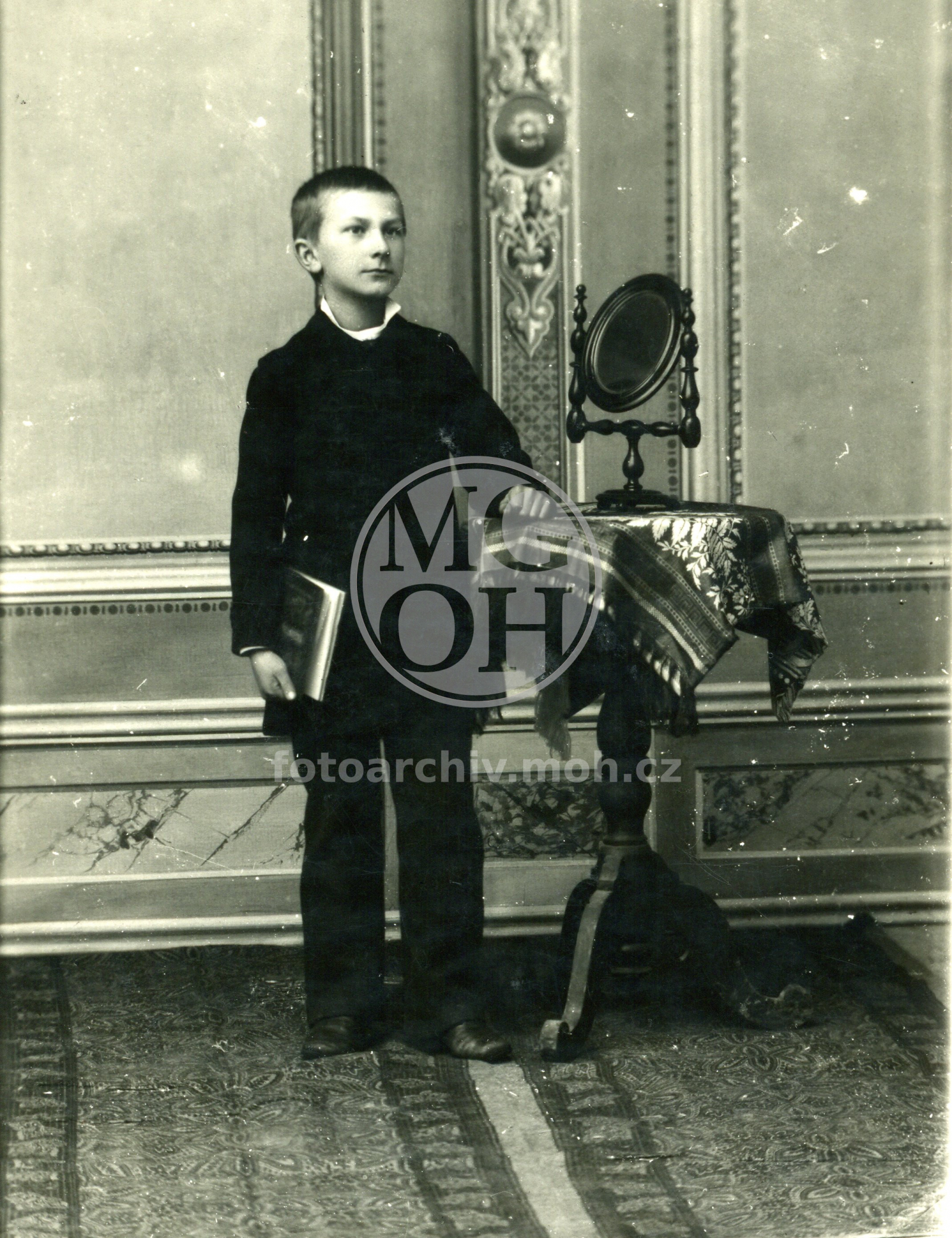 Fotografie - Fota různých občanů: Eduard Vích s rodinou, Anežka Bartošová z Pekla, Marie Stöhrová, Alžběta Stöhrová, Blanka Červinková, Fr. Zezulka s manželkou, Tonička Suchánková, Terezie Kosková, Alois Pop ze Solnice s rodinou, Ant. Kosek s rodinou, říd