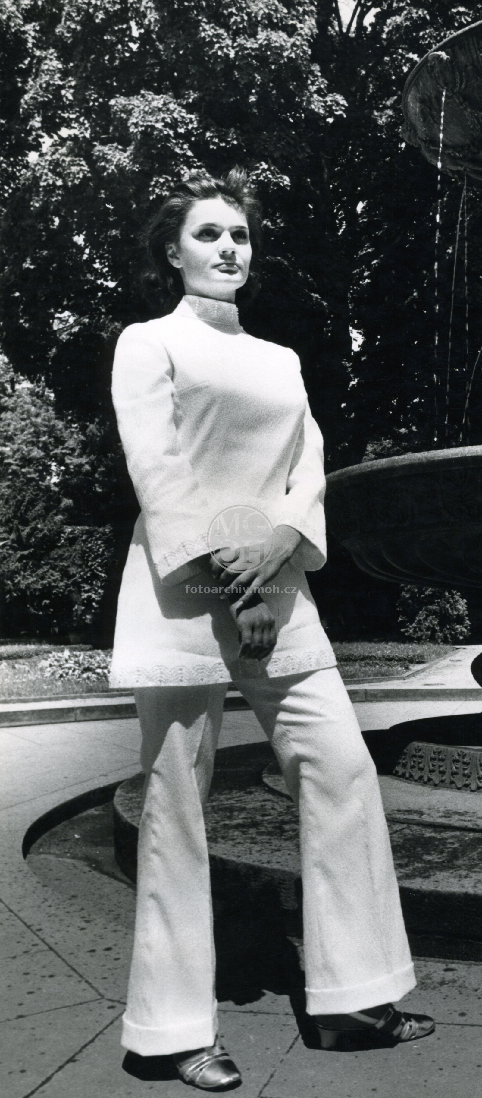 Fotografie - Dámské oblečení s krajkou