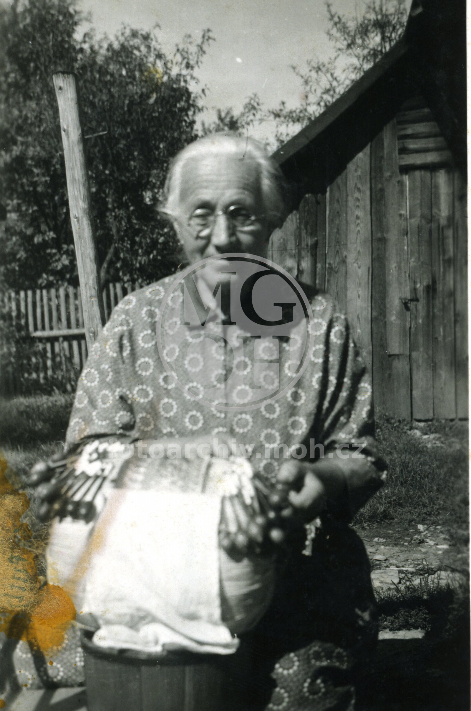 Fotografie - Osoba: Čižinská B., (*1874), krajkářka