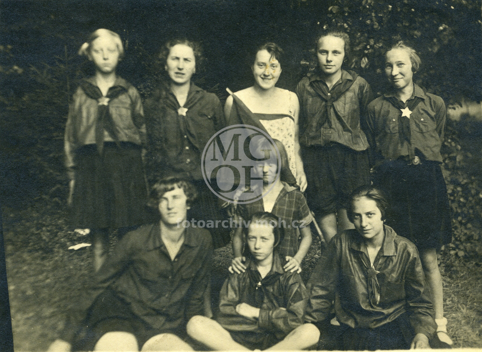 Fotografie - Skautky
Osoba: Černochovy sestry