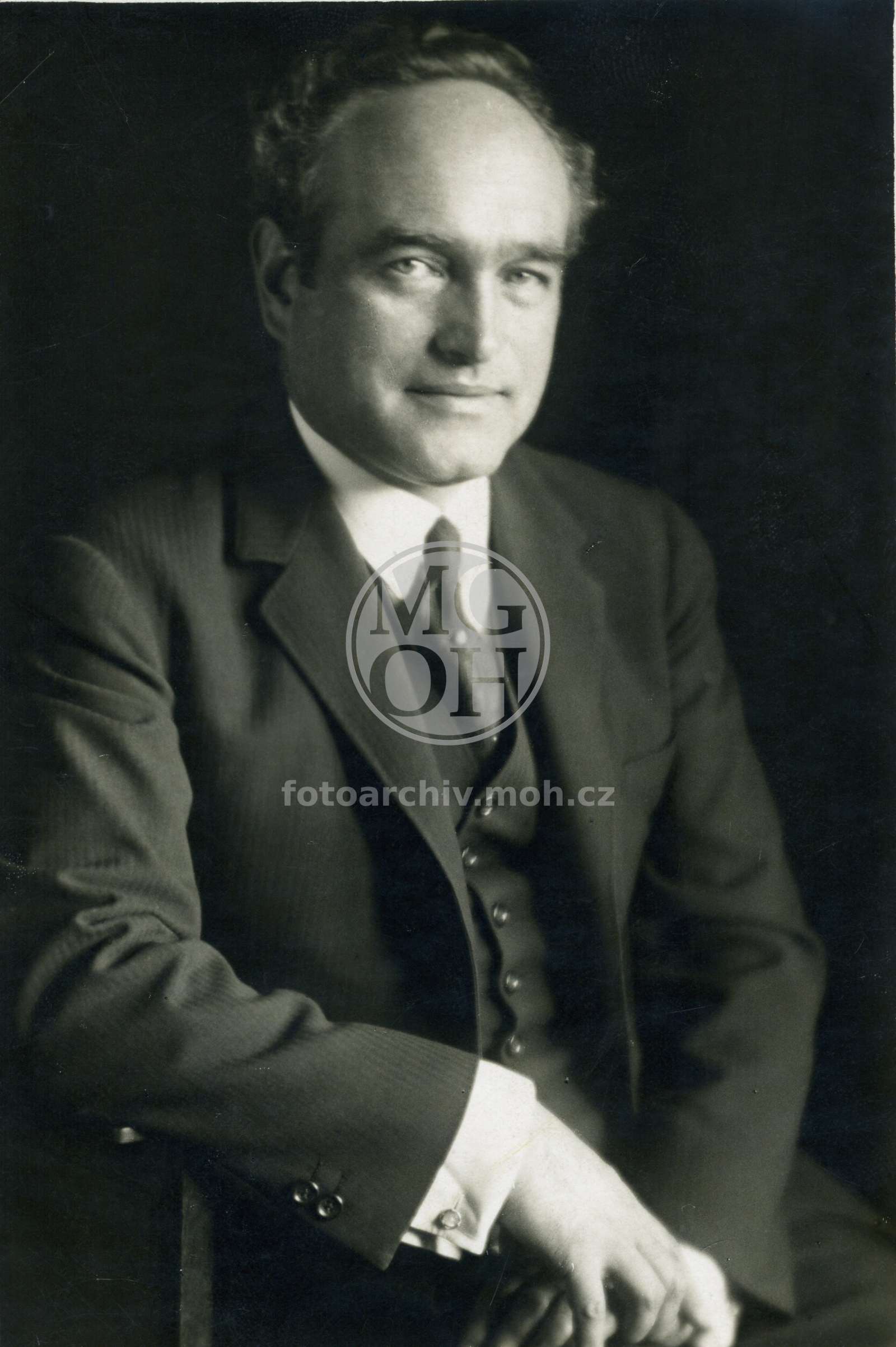 Fotografie - Pavel Ludikar při koncertě Měšťanské Besedy ve Vamberku 7. 8. 1927 
Osoba: Pavel Ludikar, vl. jm. Vyskočil [český pěvec - bas, 3.3.1882 Praha - 20.2.1970 Víděň)