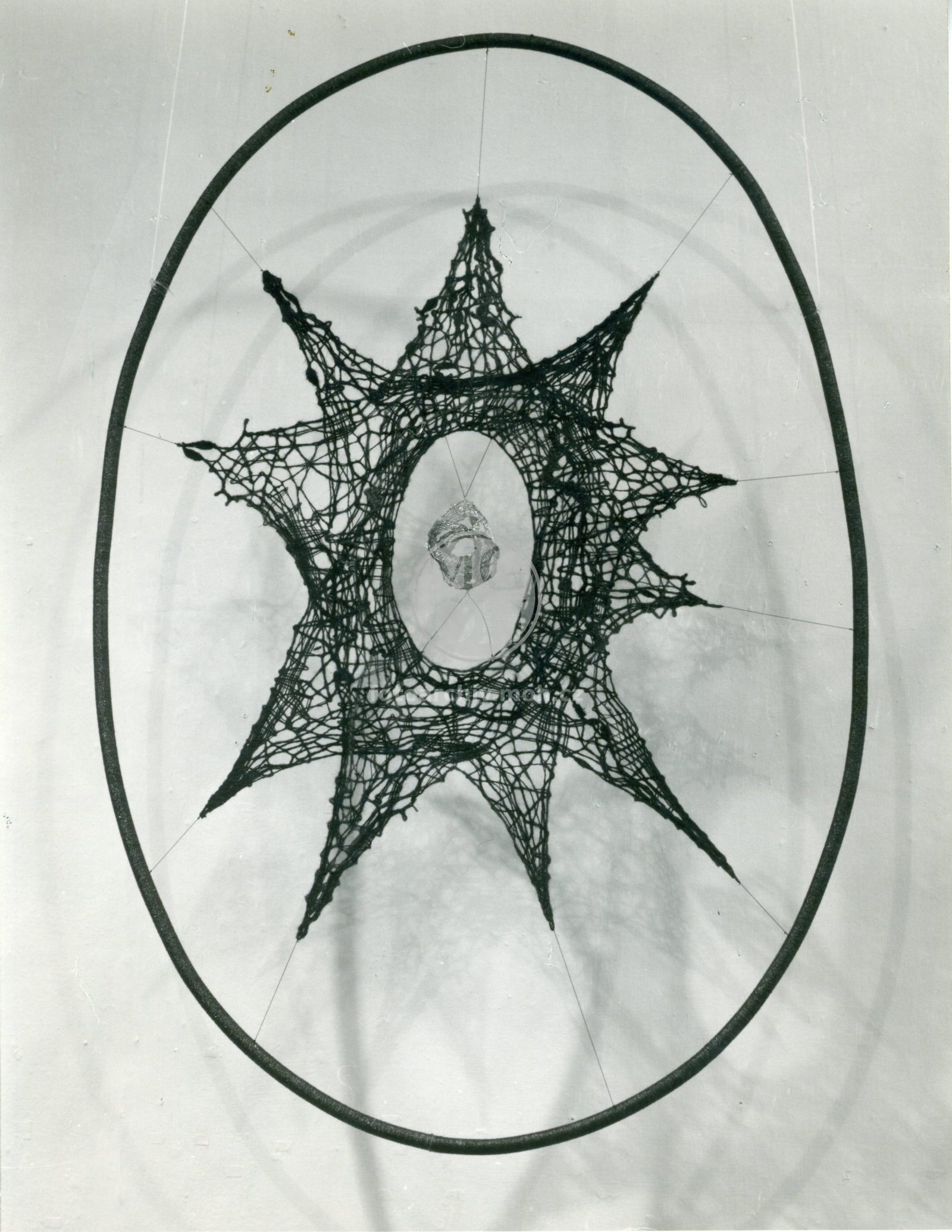 Fotografie - Krajka: Zrcadlo , práce M. Eremiášové