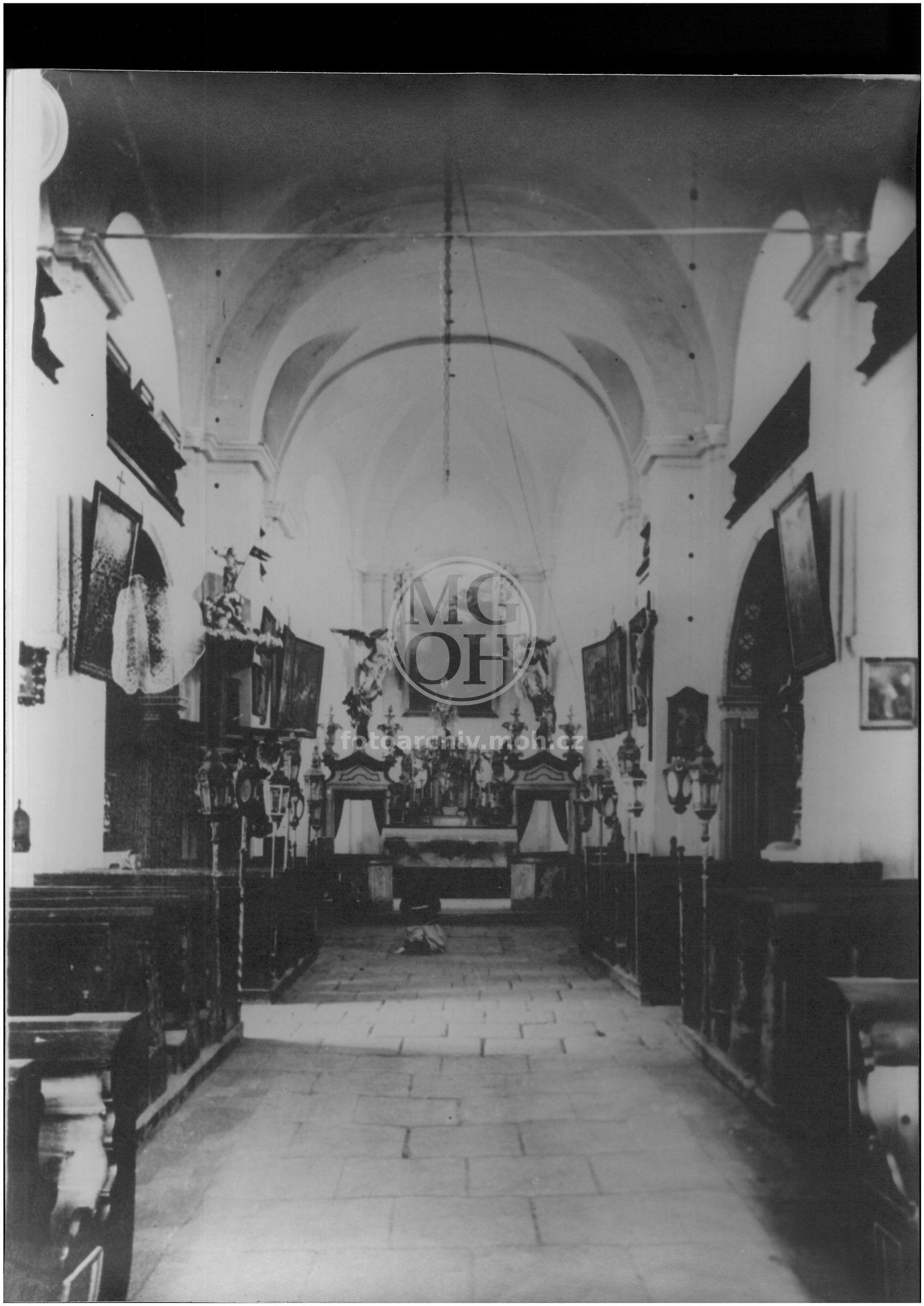 Fotografie - Vnitřek kaple sv. Kříže před požárem 1899