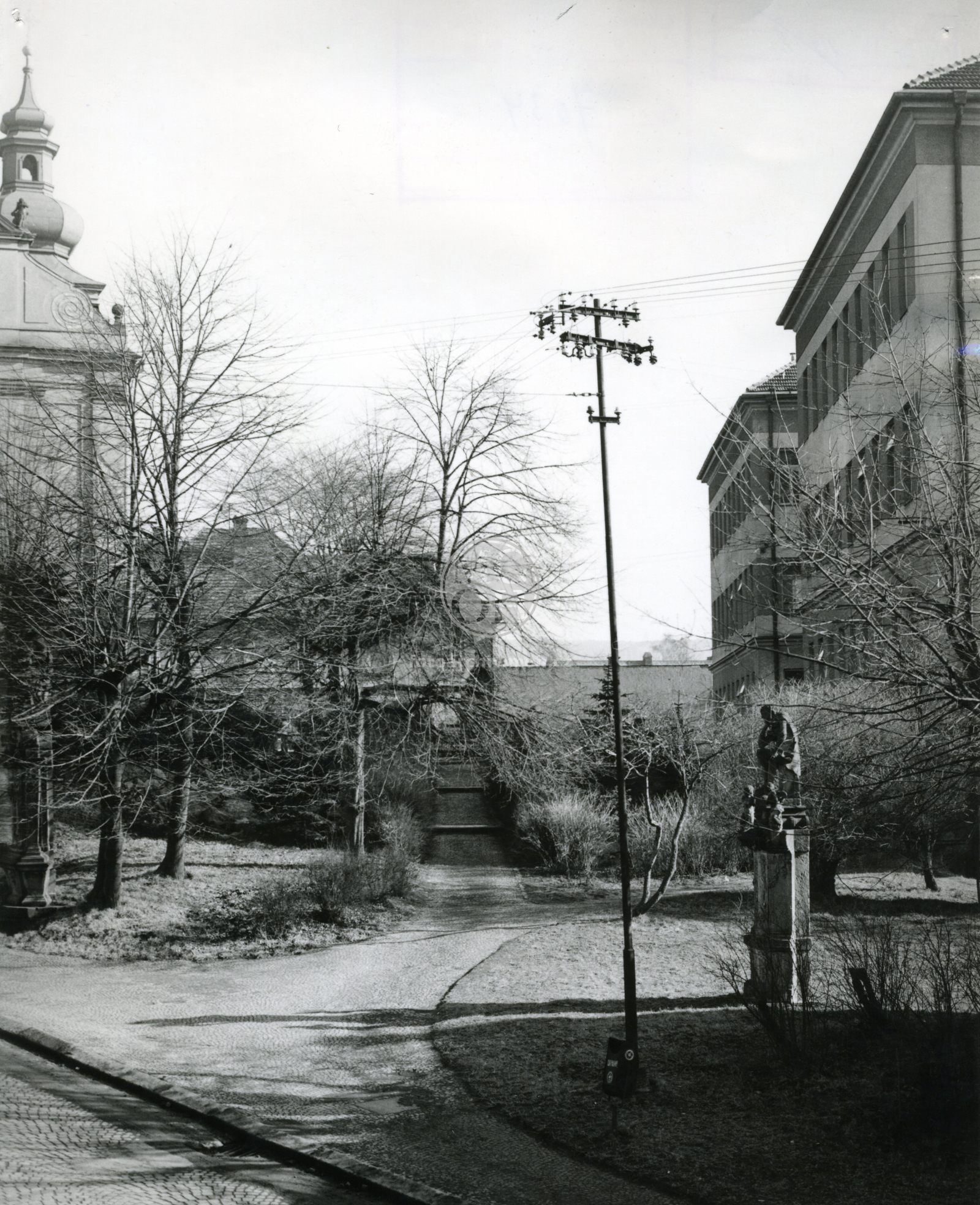 Fotografie - U škol a kostela, dům p. Stanglera, Hrabánka