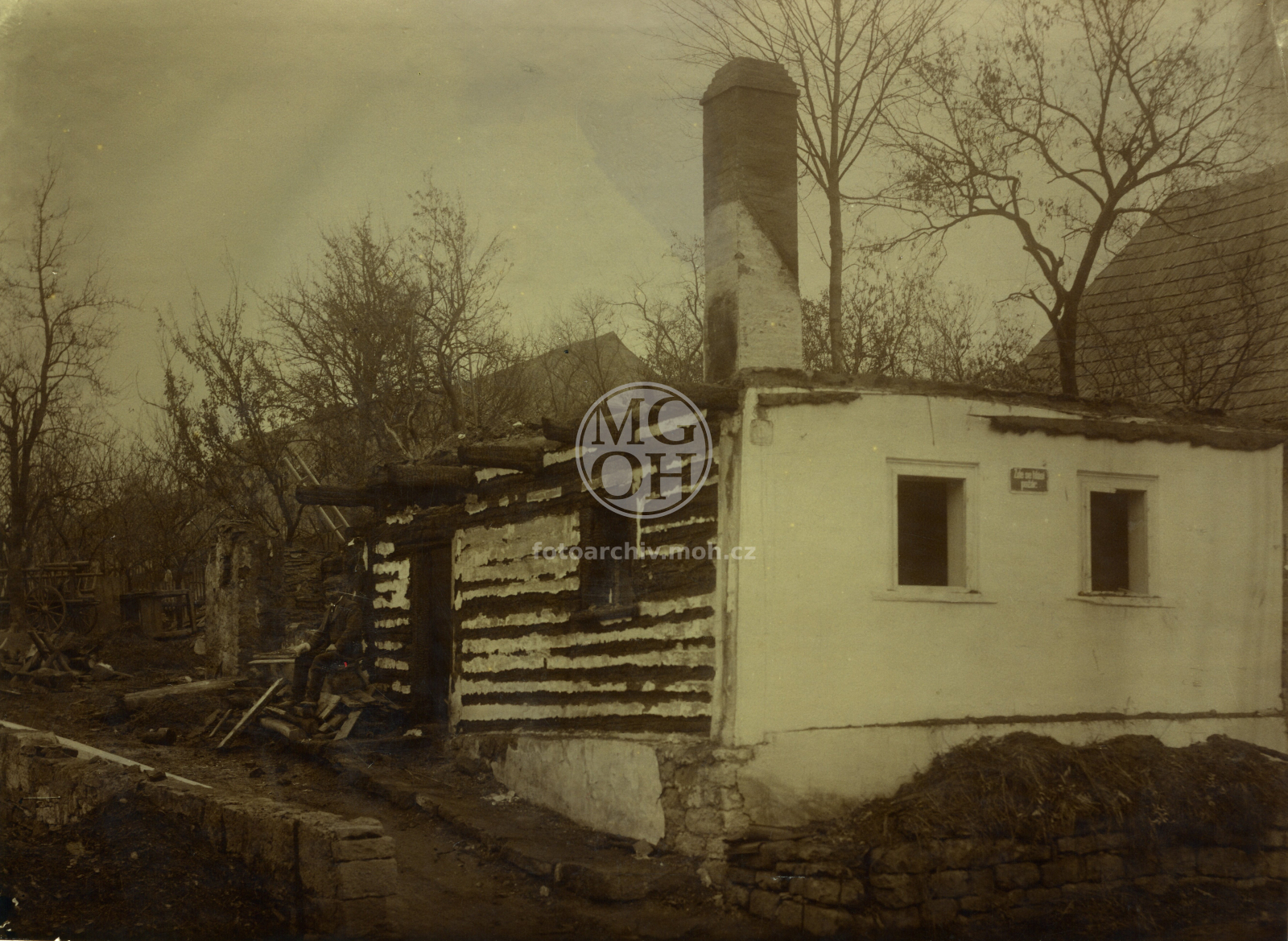 Fotografie - Domek po ohni, u Panského domu