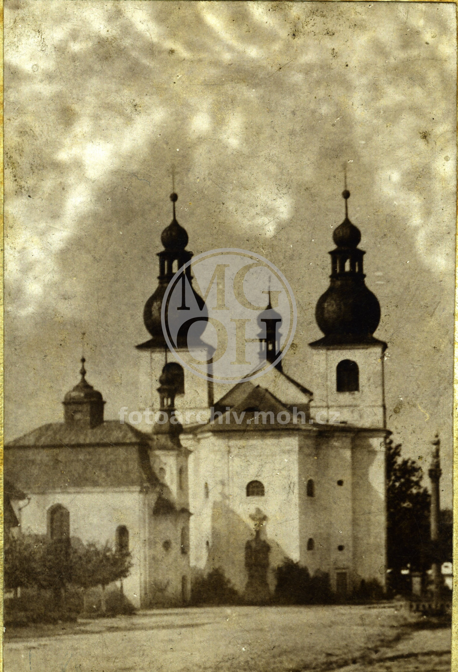 Fotografie - Kostel a stará kaple