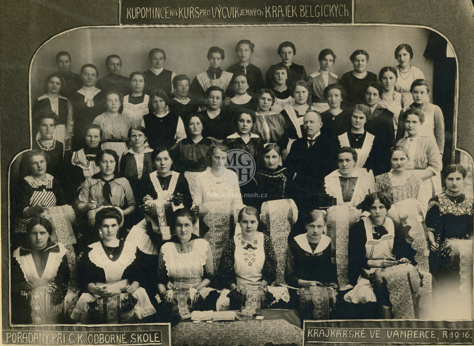 Fotografie - Krajkářská škola - kurs pro výcvik jemných krajek belgických