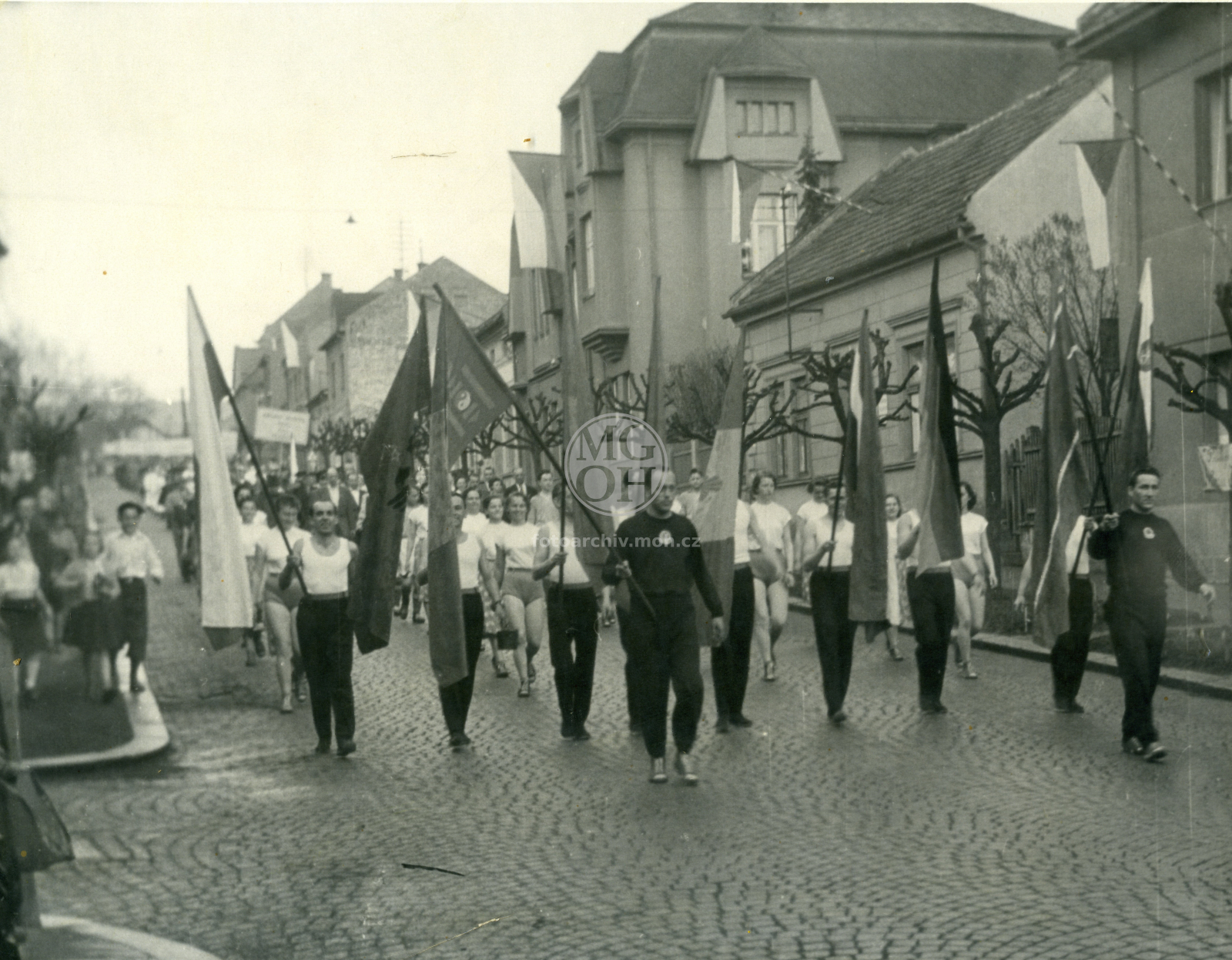 Fotografie - Sportovci Baníku na 1.Máje, průvod