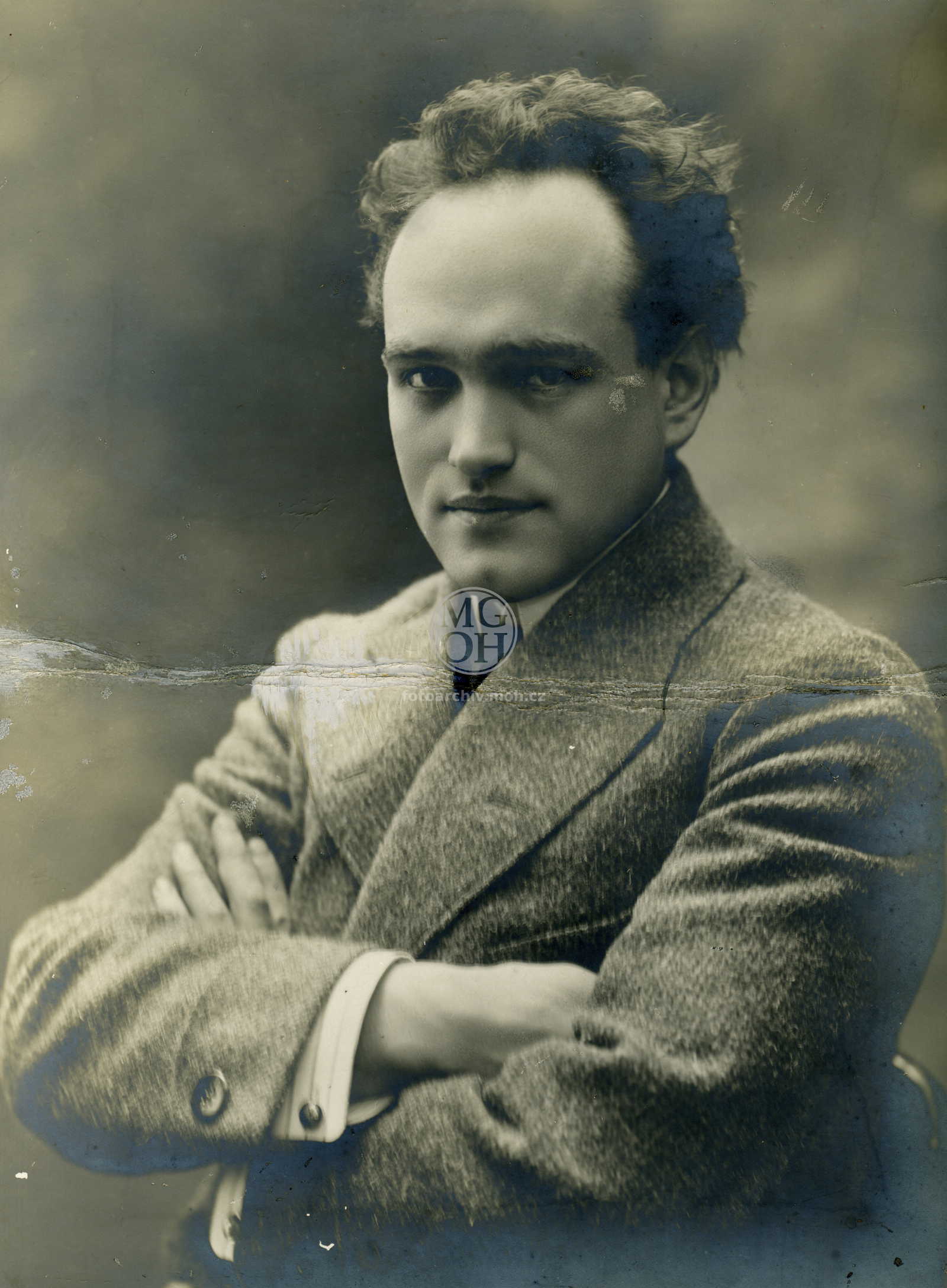 Fotografie - Pavel Ludikar v  období vysokoškolských studií 
Osoba: Pavel Ludikar, vl. jm. Vyskočil [český pěvec - bas, 3.3.1882 Praha - 20.2.1970 Víděň)