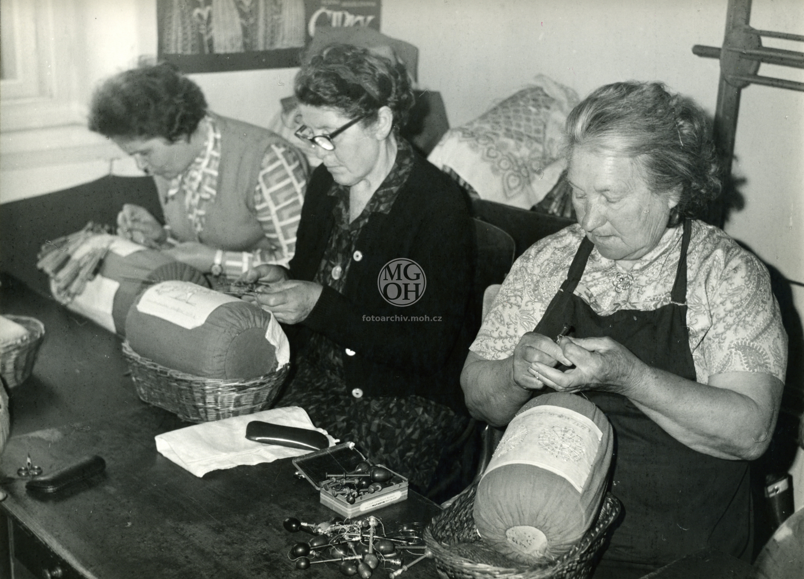 Fotografie - Šk. ústav, krajkářky