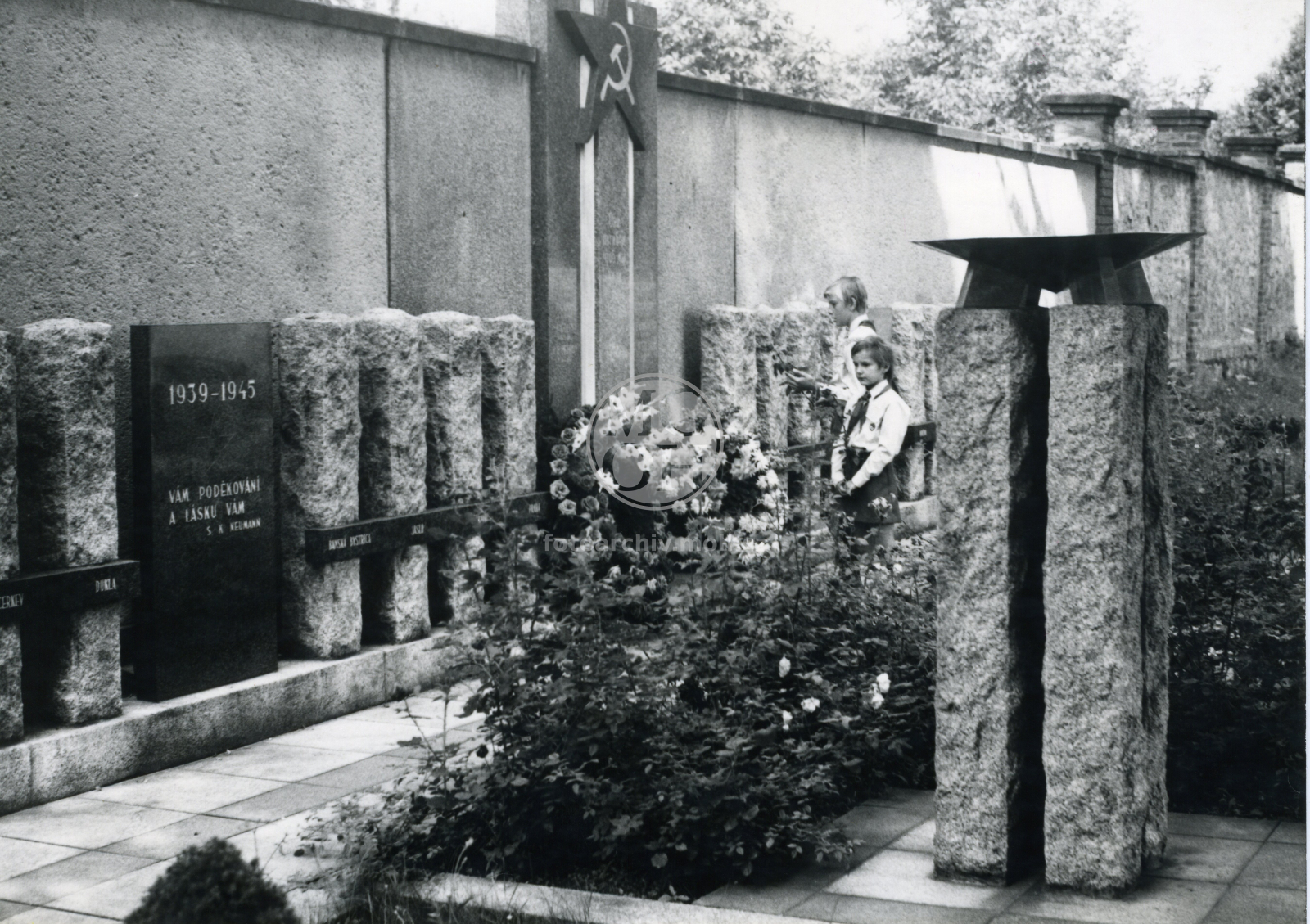 Fotografie - Hroby Rudoarmejců