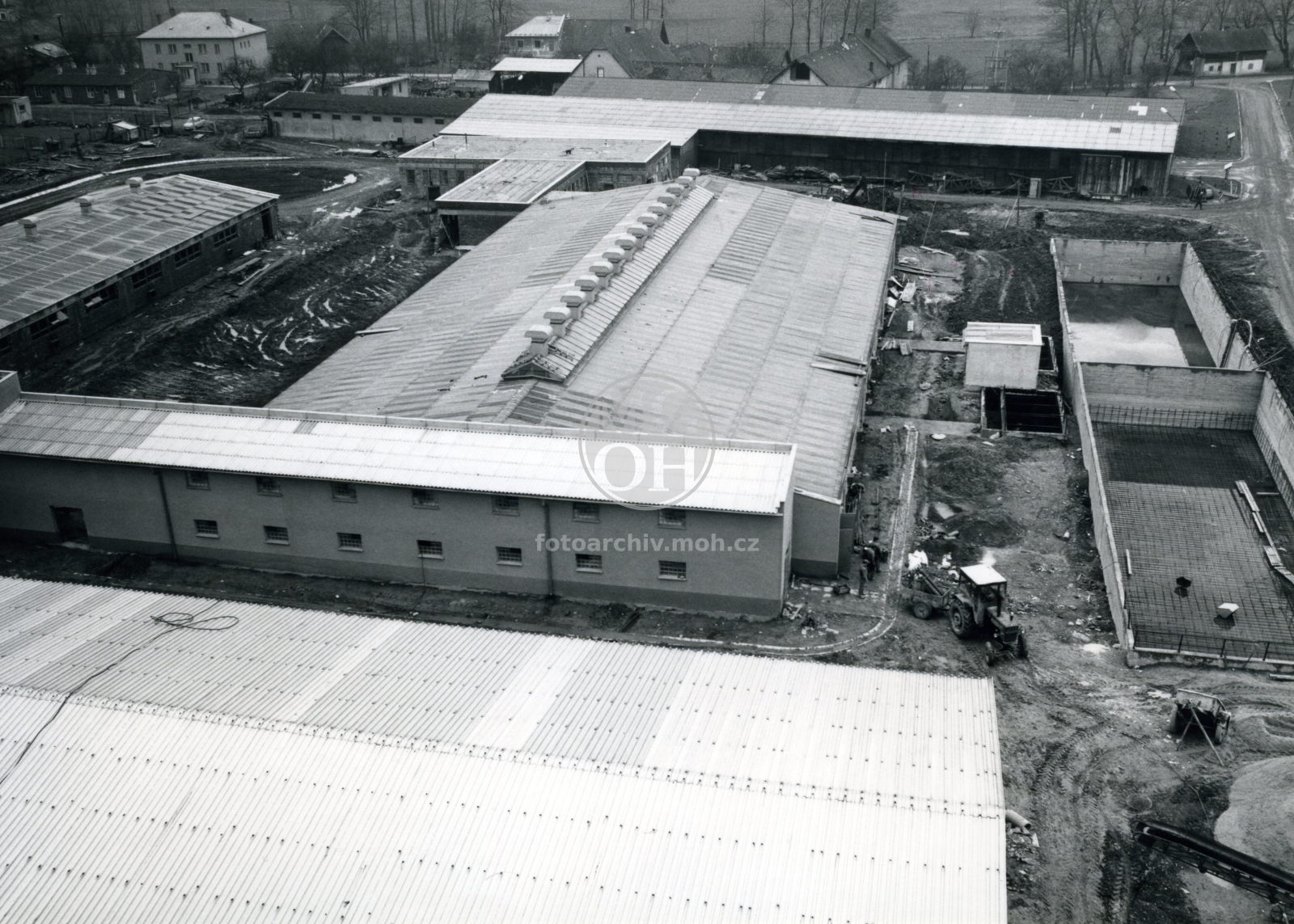 Fotografie - JZD - velkokapacitní kravín