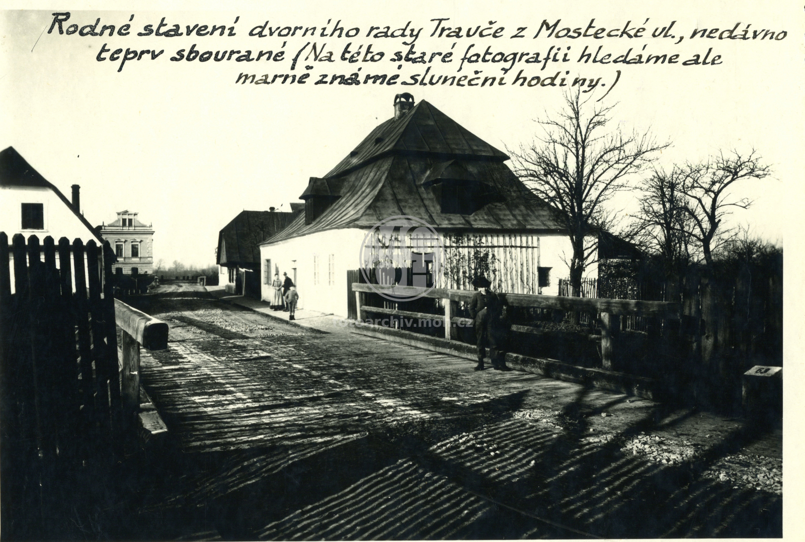 Fotografie - Stavení A.Trauče a jeho portrét coby malíře