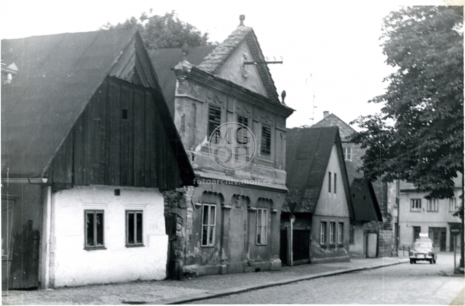 Fotografie - Dům čp. 121, empírový, poč.19.stol., kamen. výstavba