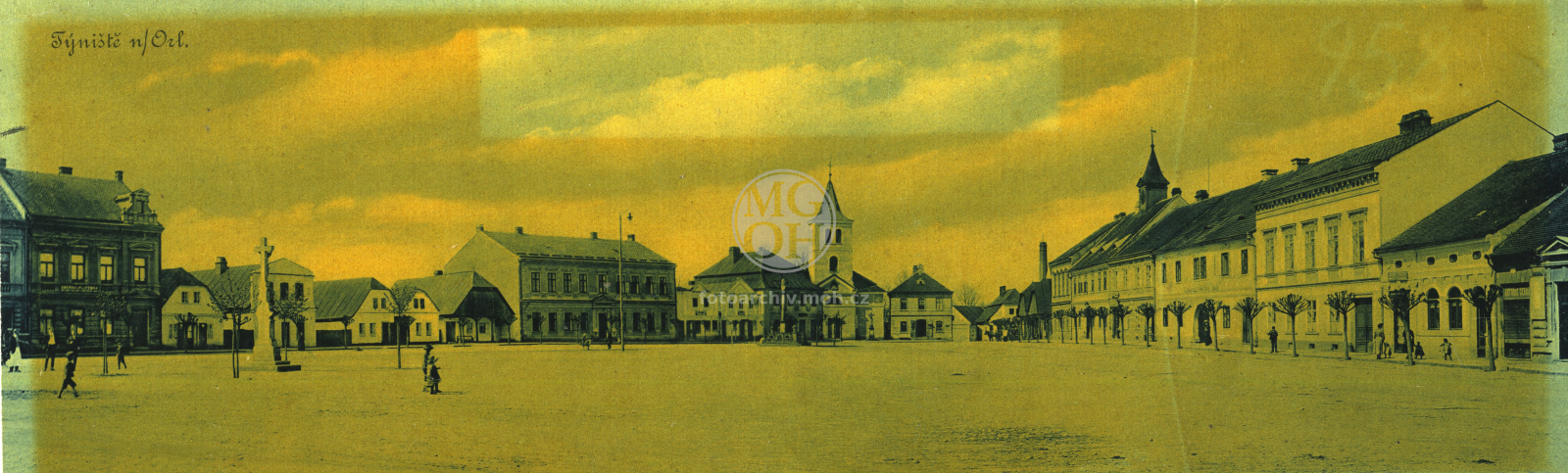 Fotografie - Nám. s kostelem