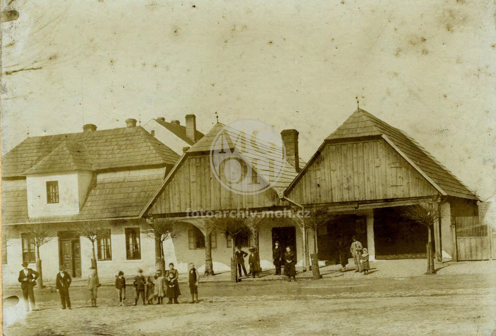 Fotografie - Domek "U Kryštofů" a dřev. domky Brandejsů - zbořeno