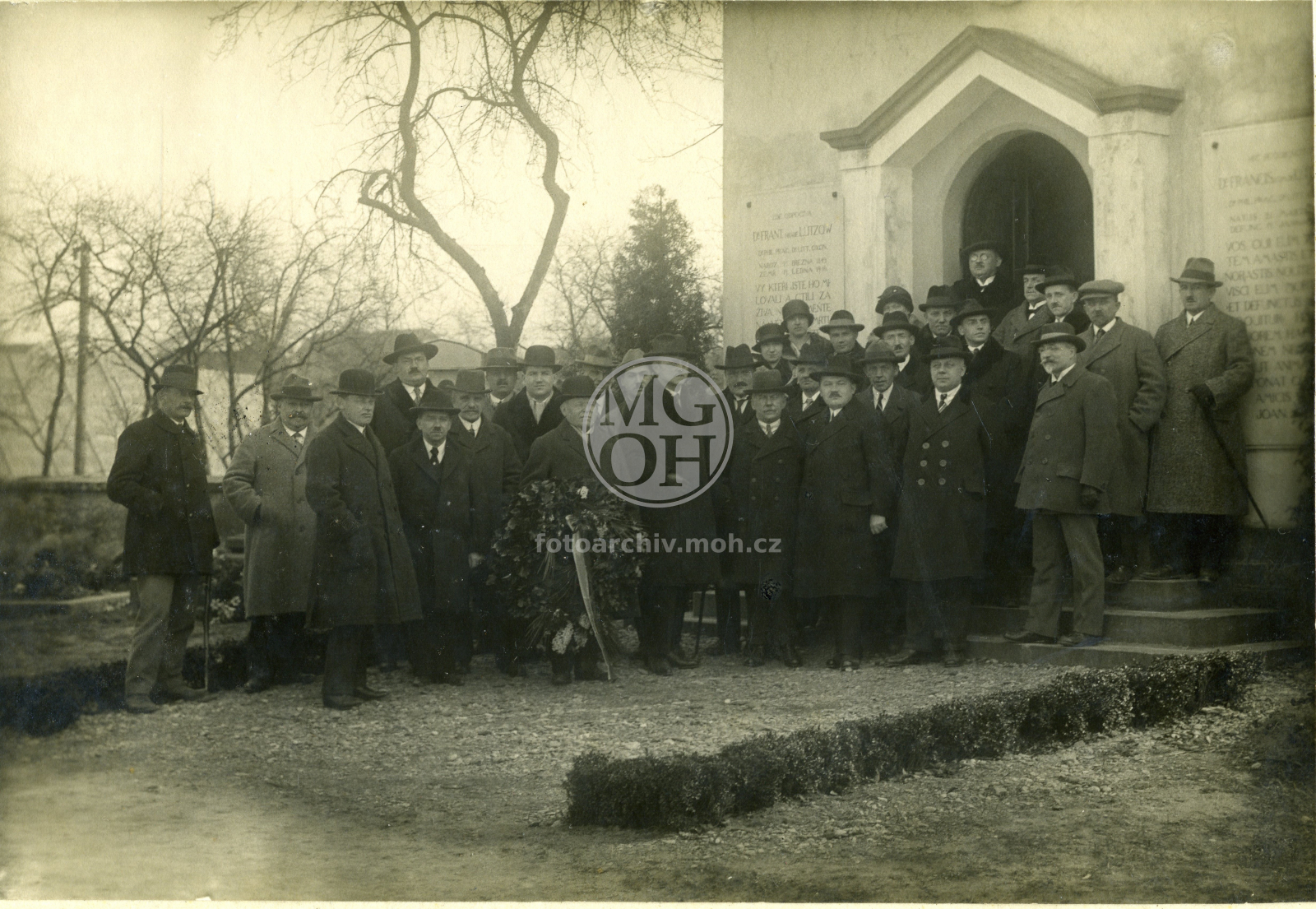 Fotografie - Pohřeb hraběte Dr. Františka Lützowa (zemřel 13.1.1916) 
Osoba: PhDr. František Lützow [diplomat, historik, spisovatel 1849 - 1916]