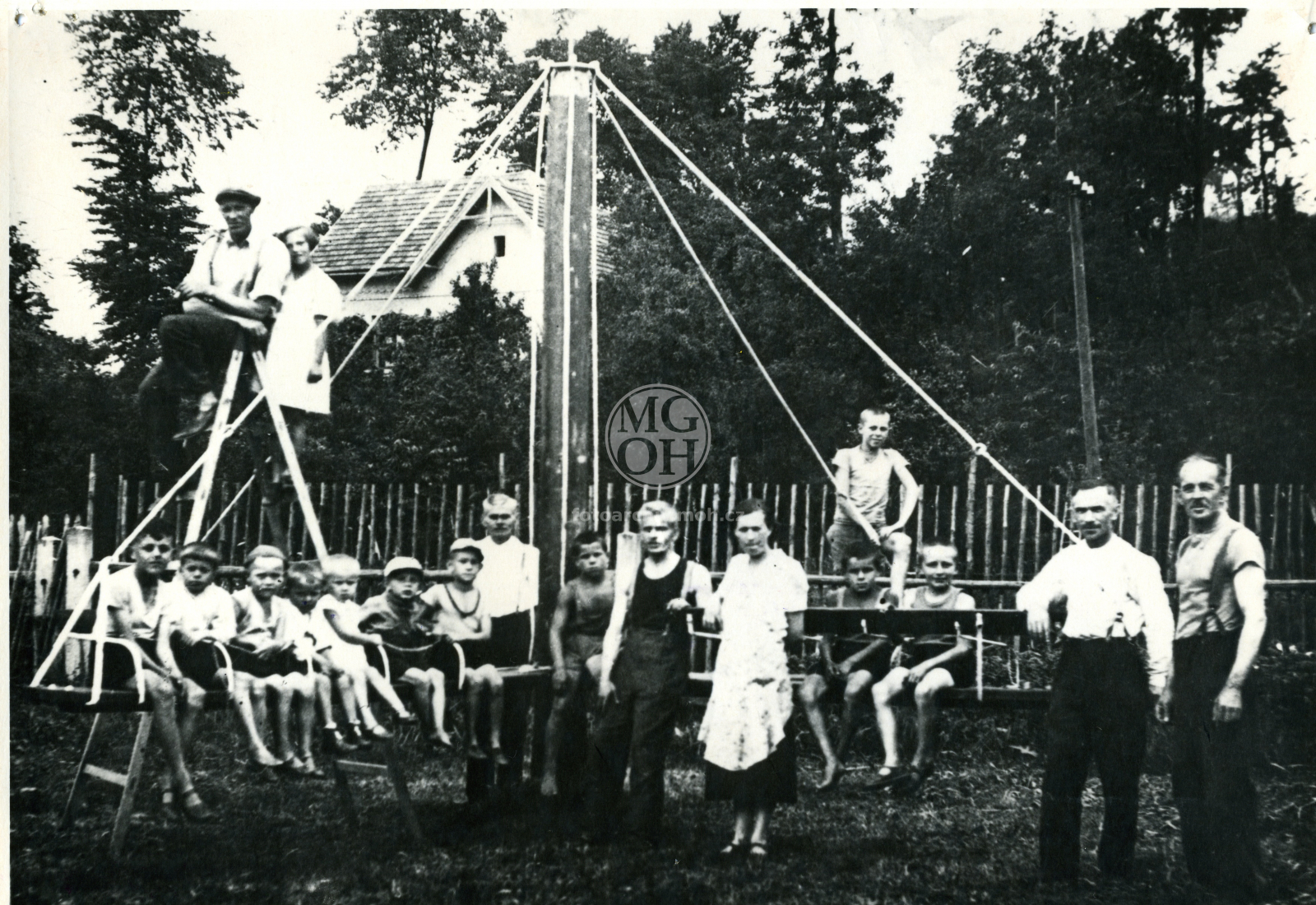 Fotografie - Práce na hřišti