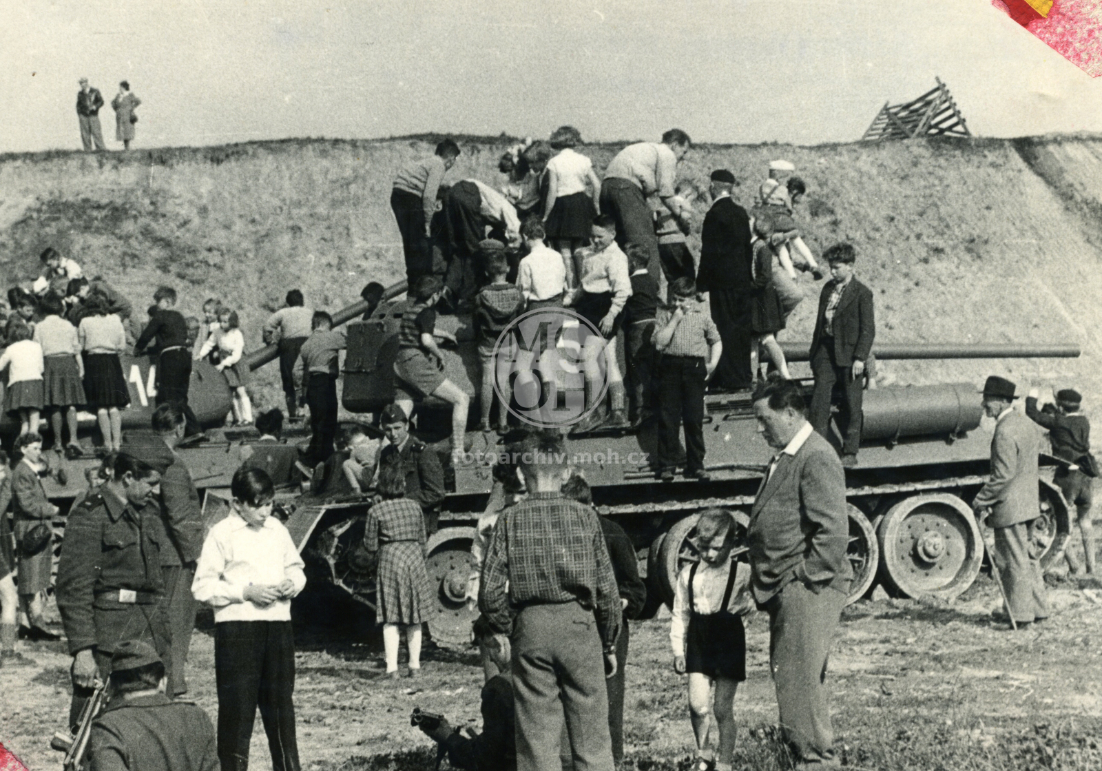 Fotografie - Děti u posádky