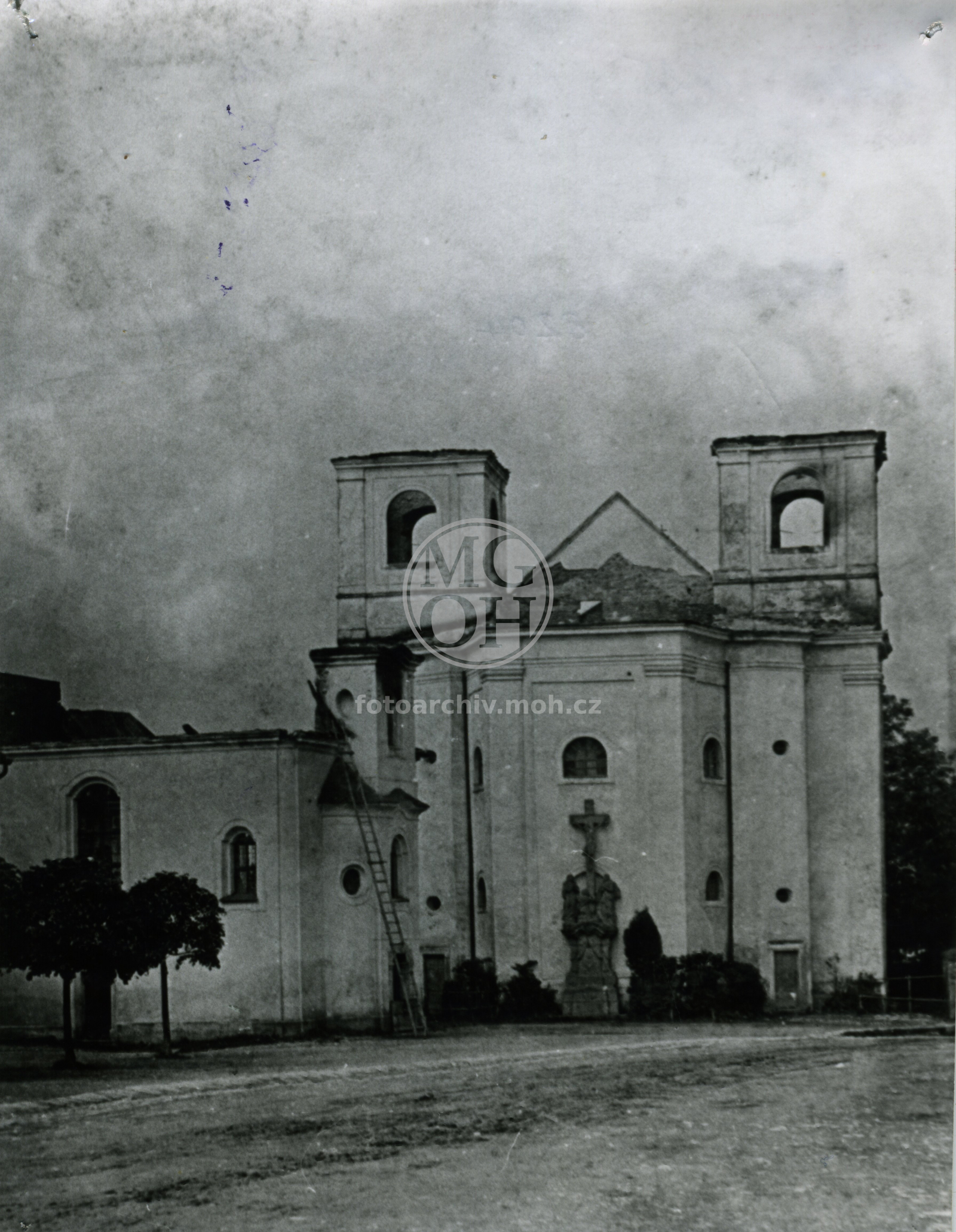 Fotografie - Kostel a kaple po požáru r. 1899